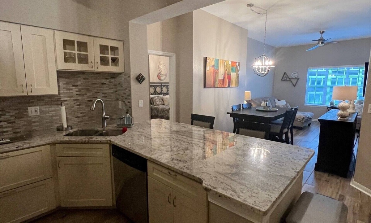 St. Petersburg Condo | 4th Floor 2 Bedroom/2 Bath Condo in Downtown St Pete with view of water.
