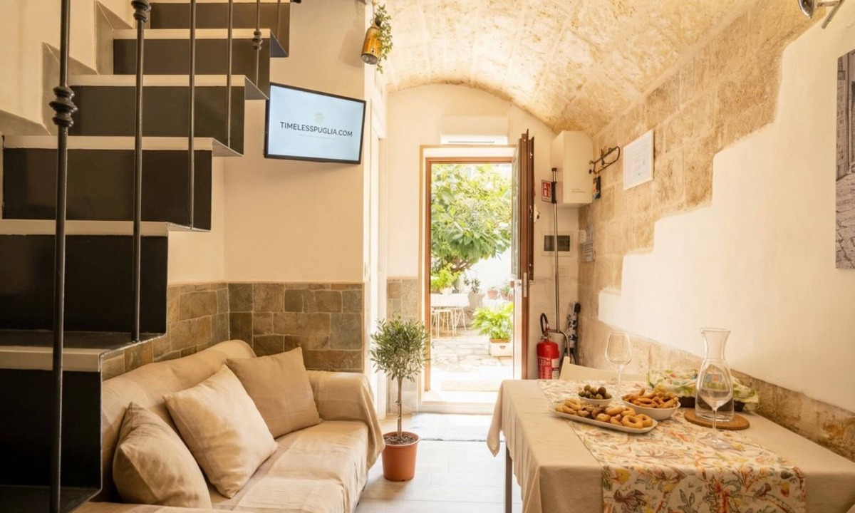 Old Town Apartment | Abode the Solstice - Sanctuary where light meets legacy
