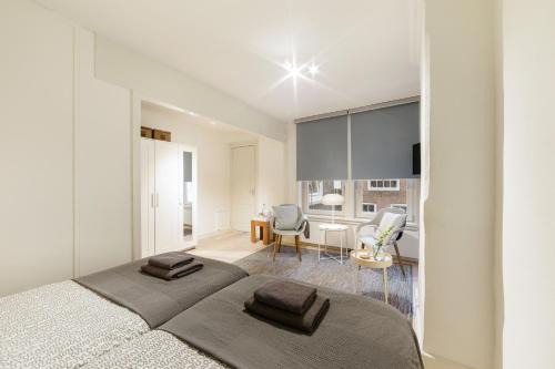 De Weteringschans Apartment | Adam's Suite