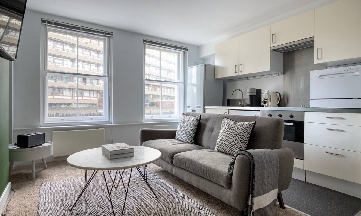 Barbican Apartment | Airy City of London 1BR, nr Tube Station & Clerkenwell, by Blueground