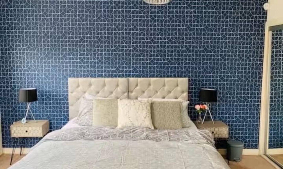 Thames House | Atom Large 4/5 Bed House, Balcony, Sleeps 13, Free Parking, East London