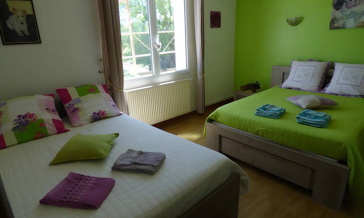La Fleche Bed & Breakfast | Bed and Breakfast 'Chambre D'hôtes Les Rosiers' with Shared Terrace, Shared Garden and Wi-Fi