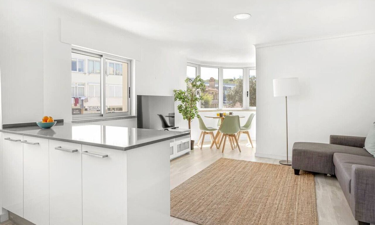Linda-a-Velha Apartment | Bright Algés Apartment by Lisbeyond