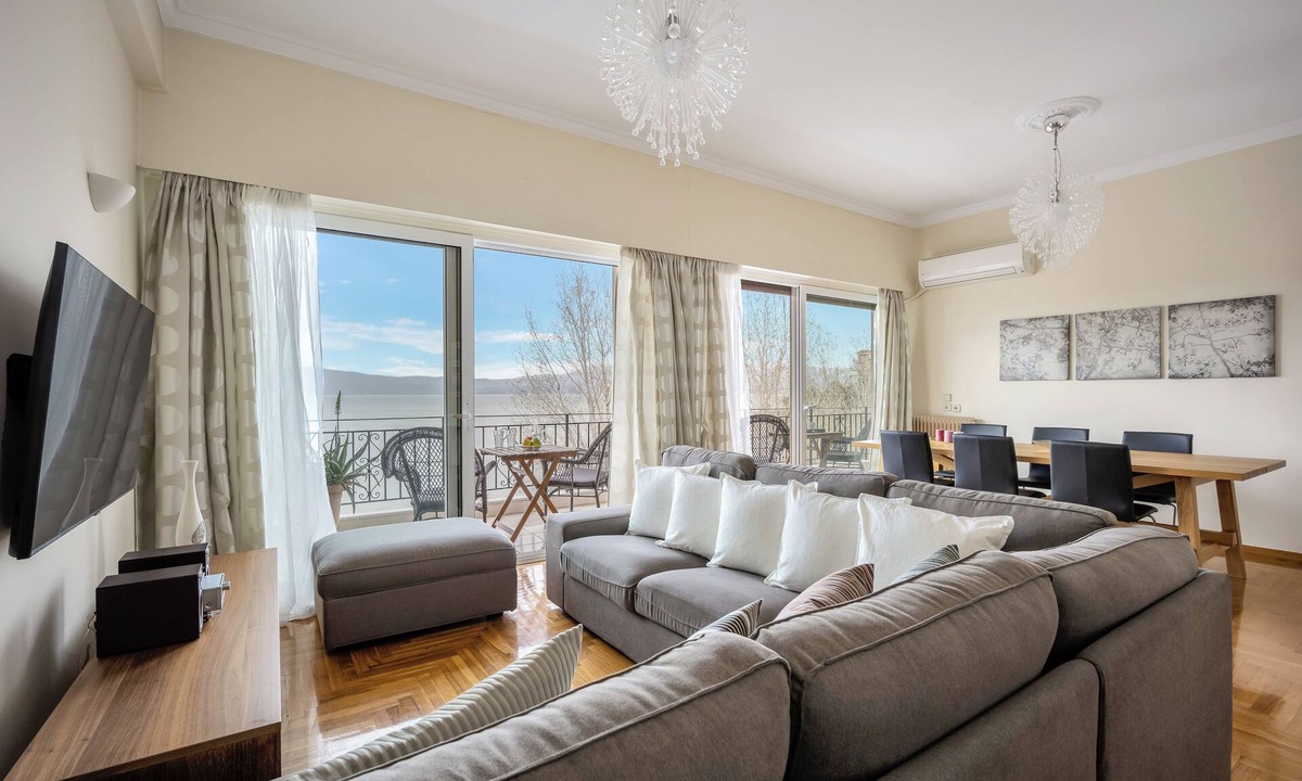 Khalkis Apartment | Bright Central Apartment with Splendid sea view!