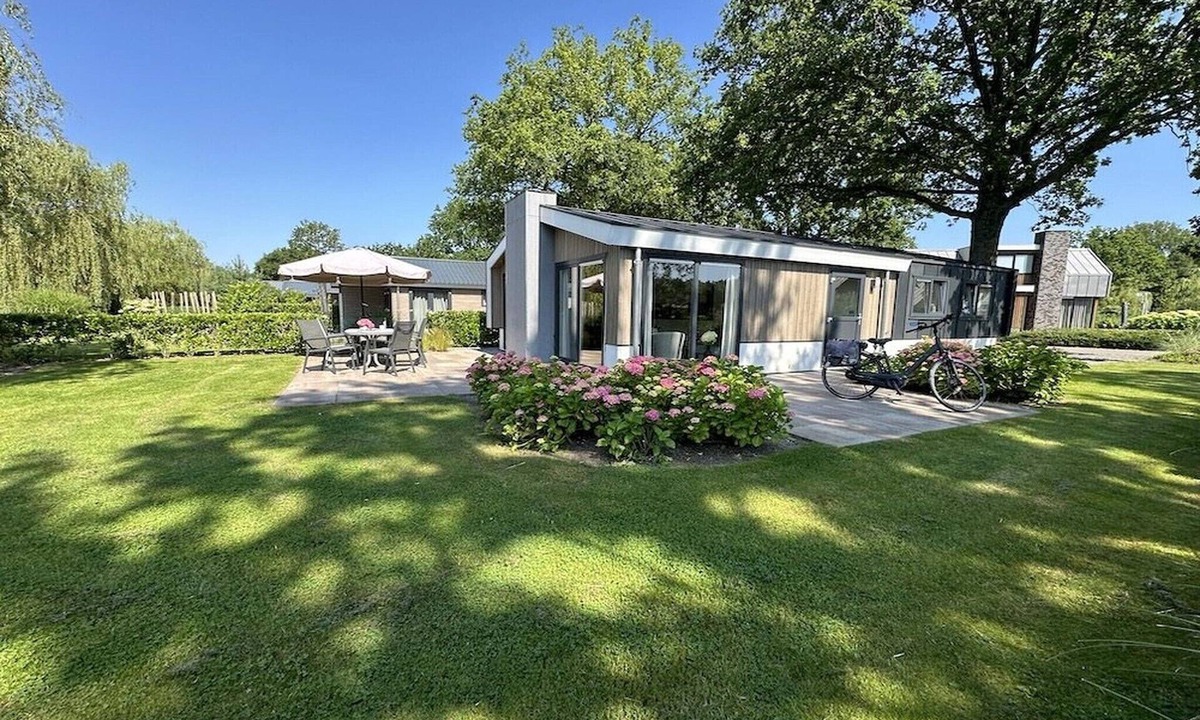 Biddinghuizen Ski Chalet | Chalet in Biddinghuizen, pool facilities