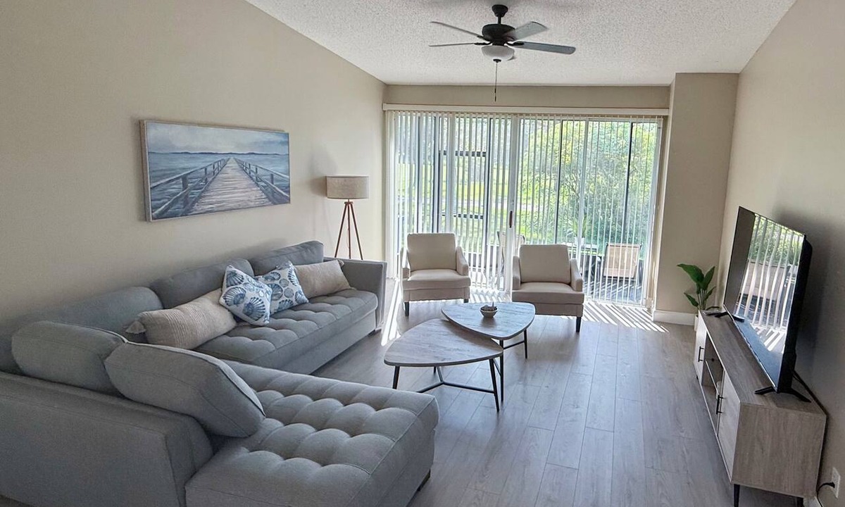 Greater Northdale Condo | Charming 2 BR condo with golf course views in North Tampa! Snowbirds welcome!