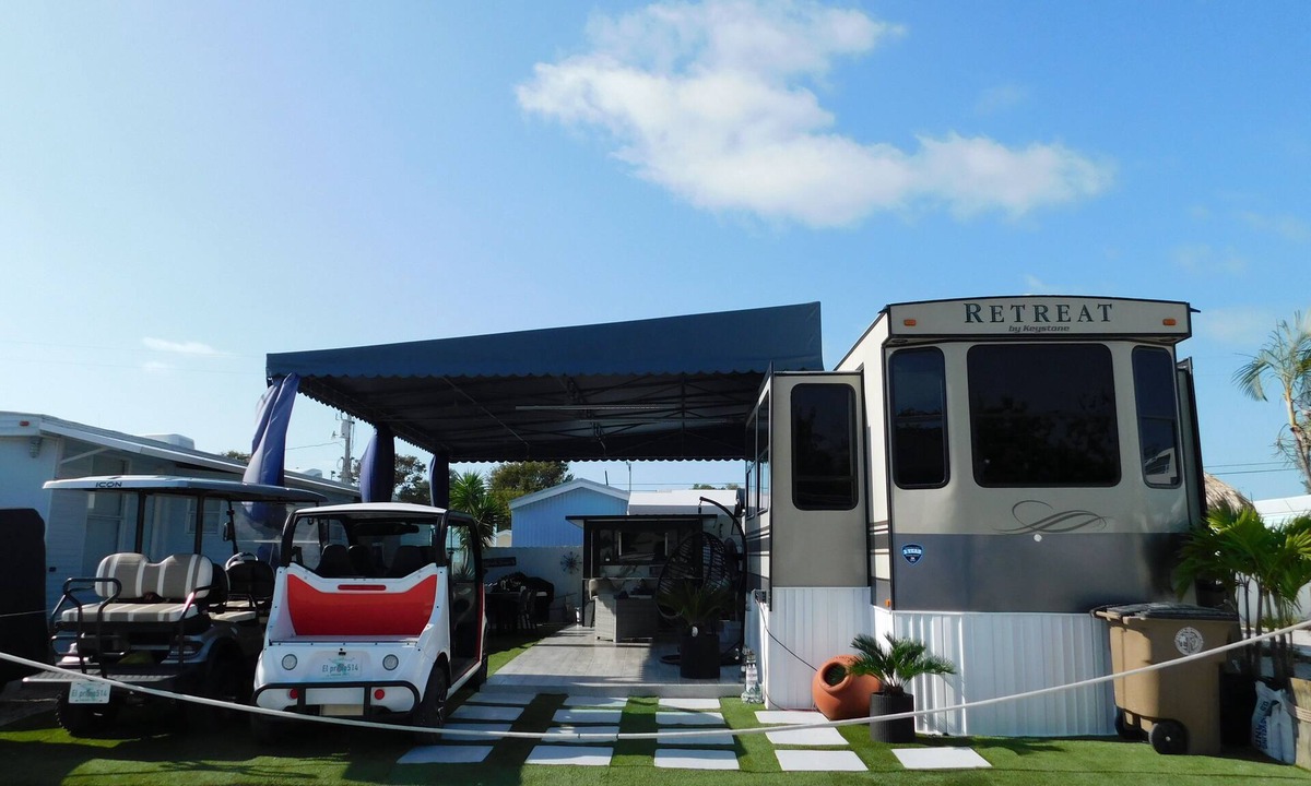 Key Largo RV Rental | Charming RV Hideaway campground in Key Largo; Sun & Fun!
