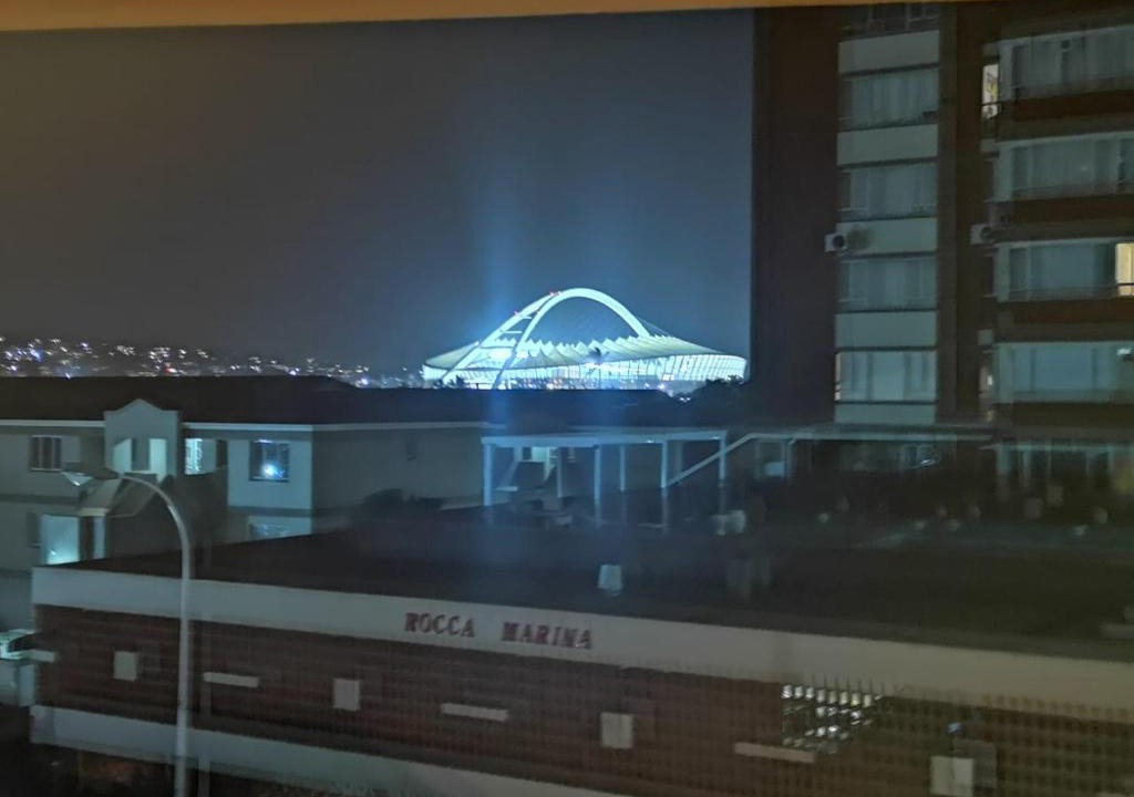 Durban Beachfront Apartment | Durban Beach Getaway - Summersands, Inverter for load shedding, free wifi & free Parking, Newly upgraded bathrooms!