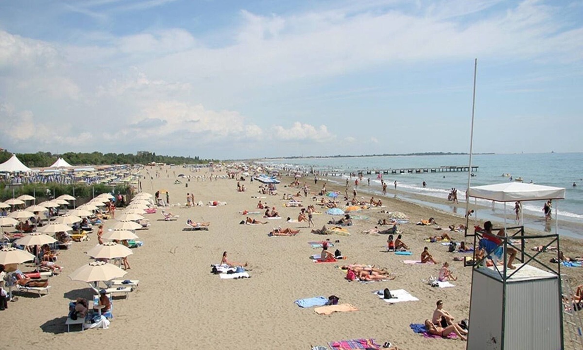 Santa Maria in Stelle Apartment | Elegant Venice Lido Apartment with Private Garden Near Beach