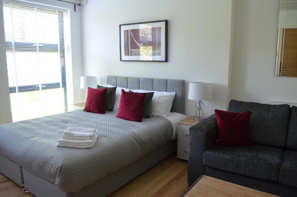 Sydenham Apartment | Executive Bright and Airy Studio Apartment in Sydenham