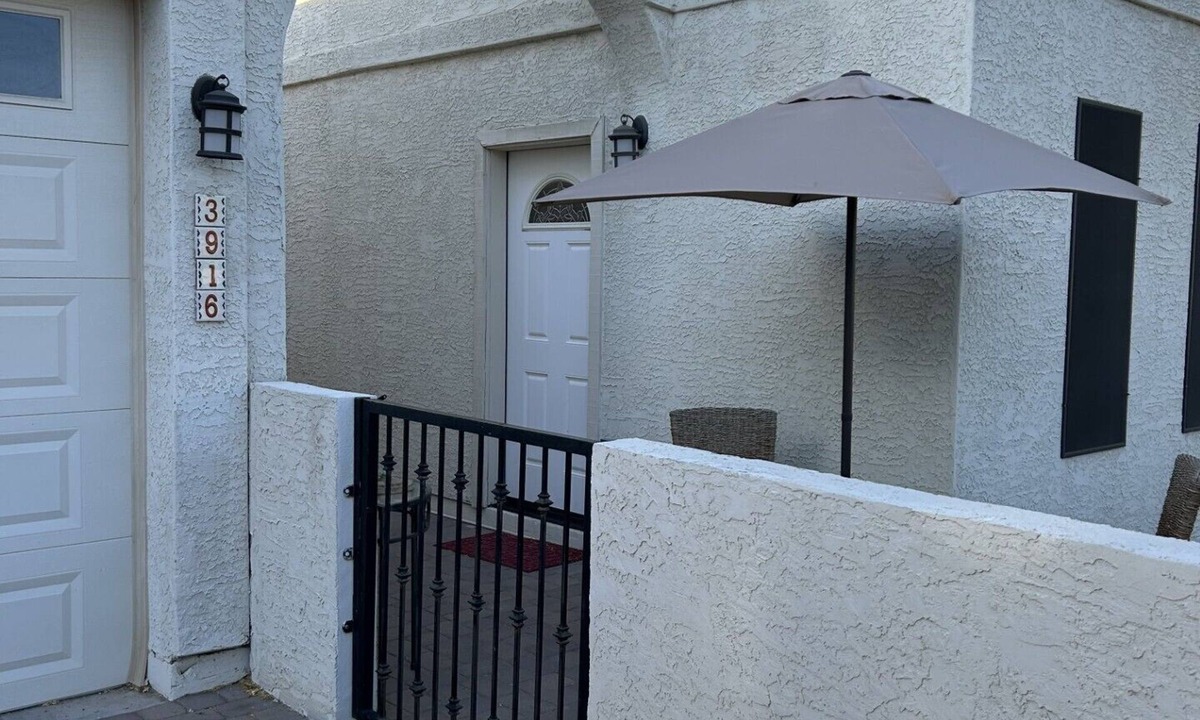 Equestrian Custom Estates Apartment | Front Studio - Guest quarters