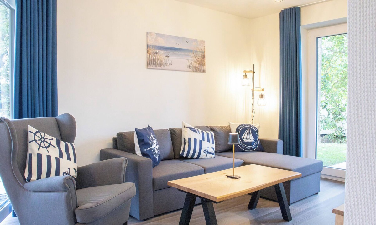 Tossens Apartment | Haus Nordmöwe - close to the beach. Sauna. South-west facing terrace. Dogs welcome.