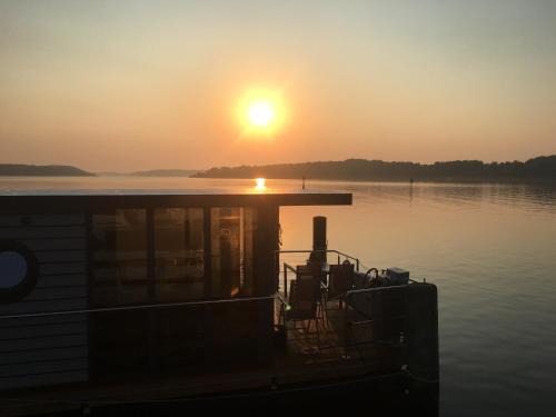 Schlutup Boat Rental | Hausboot Hafenprinz Lübeck