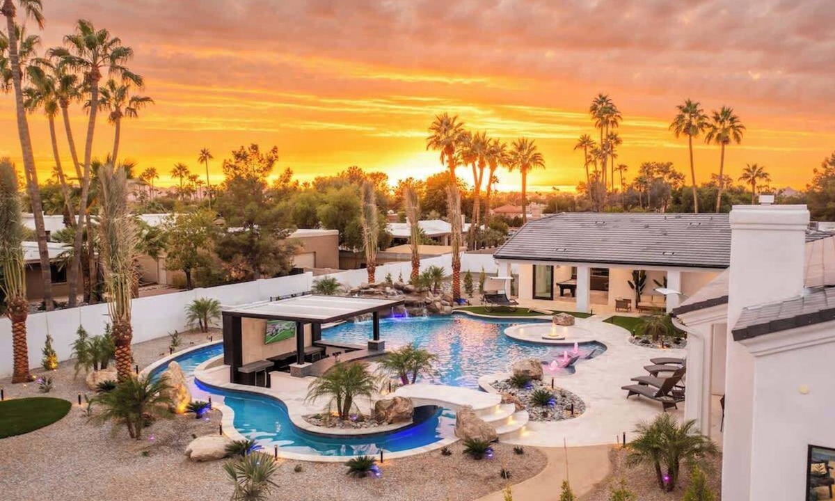 Thunderbird East House | HÓZHÓ| Lazy River Pool, Hot Tub, Theatre, Fire Pit