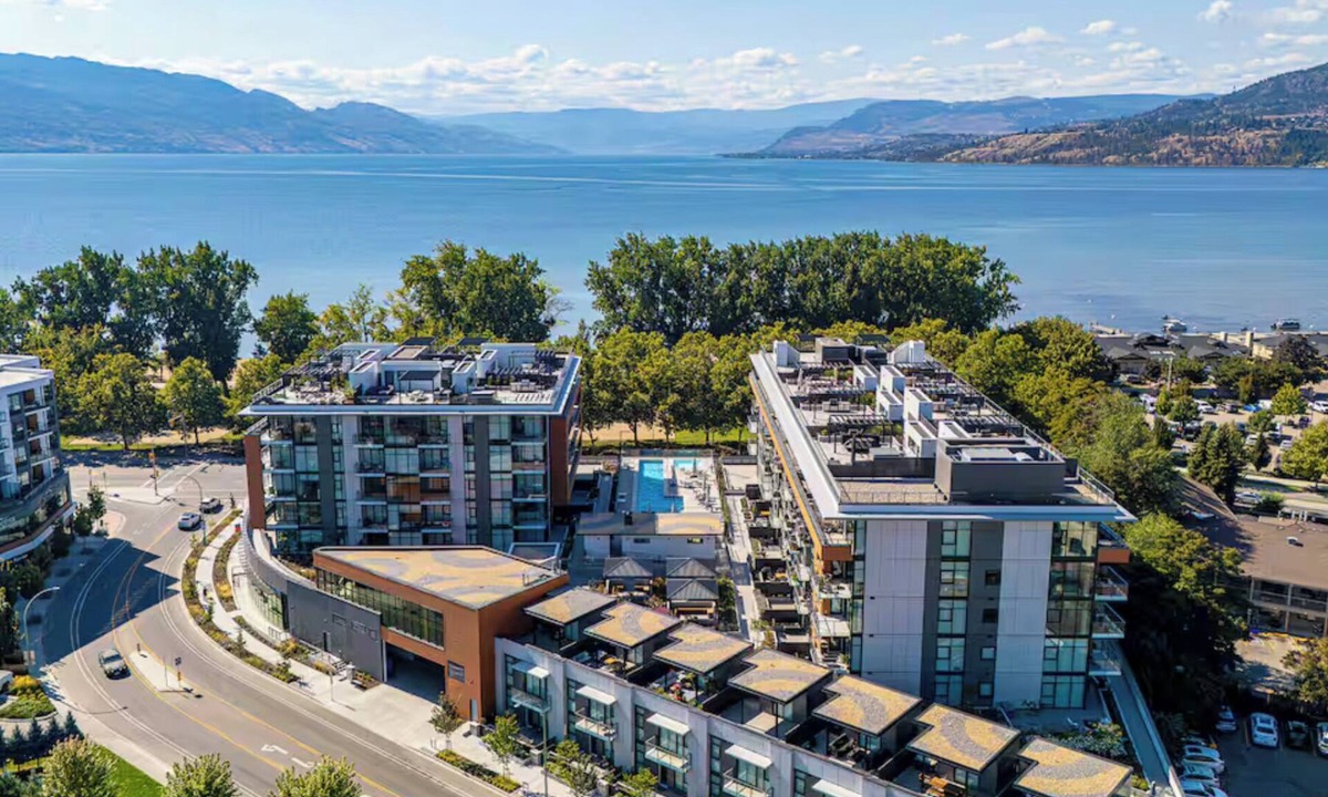 South Pandosy Apartment | Lakefront Penthouse w/Pool & Free EV Charging