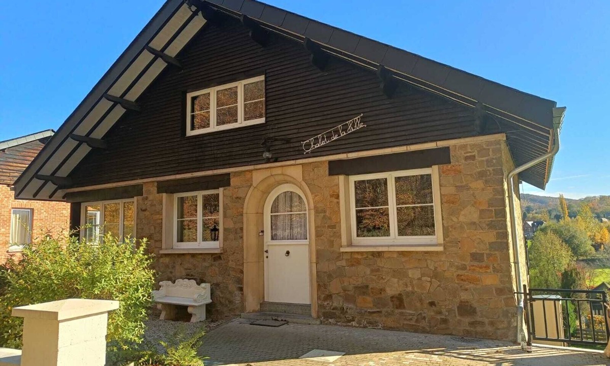 Profondeville Ski Chalet | Le Chalet de la Hulle, a cozy vacation home for 6P with sauna and jacuzzi.