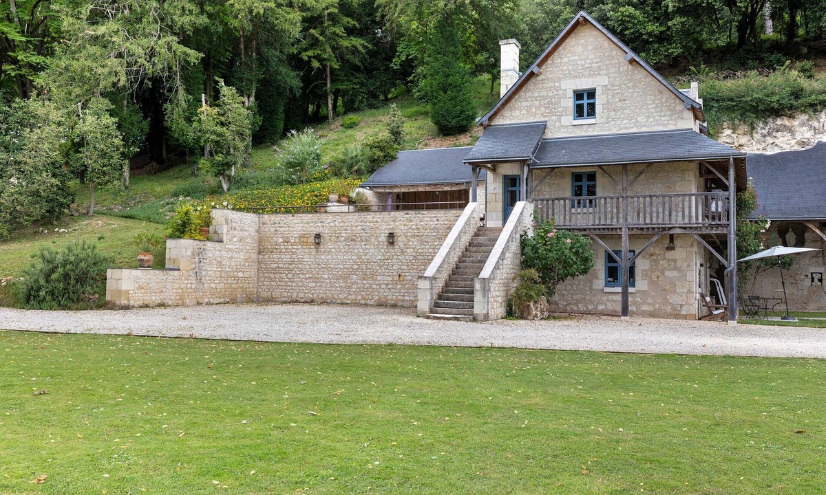 Cravant-les-Coteaux Apartment | Le Trianon Isabelle de Maillé – Relais du Château de Sonnay Holiday Homes