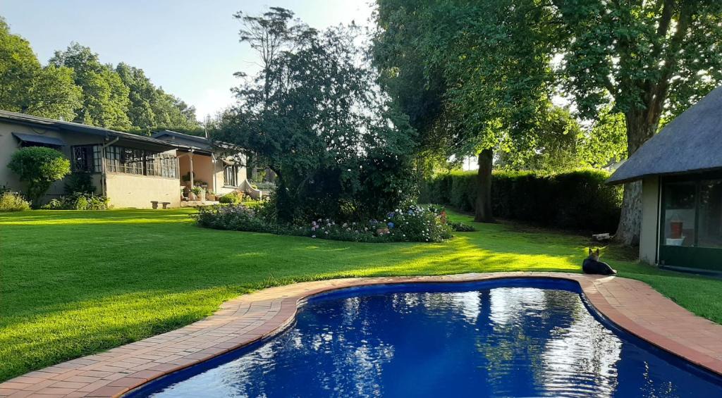 Rosetta House | Midlands Self catering Cottage with pool and large entertainment BBQ area- Rosedale