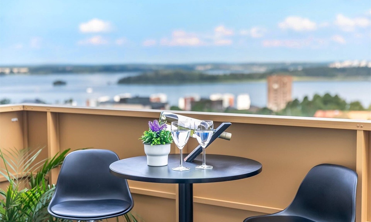 Jarfalla Apartment | Mini penthouse with Lake View and Beautiful Sunset