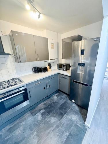 Glyndon House | Modern 2-Bed w Parking & Garden
