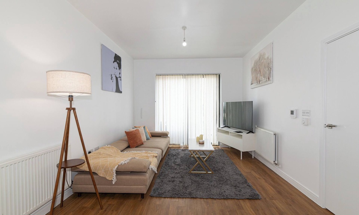 Royal Docks Apartment | Modern 2BR flat with Balcony, in East London - Pass the Keys