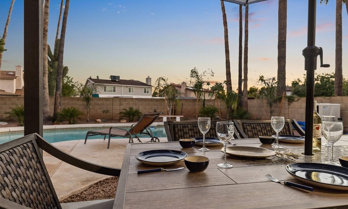 Paradise Valley Village Cottage | Modern and Stylish Remodeled 4 Bdrm w/HTD Pool!