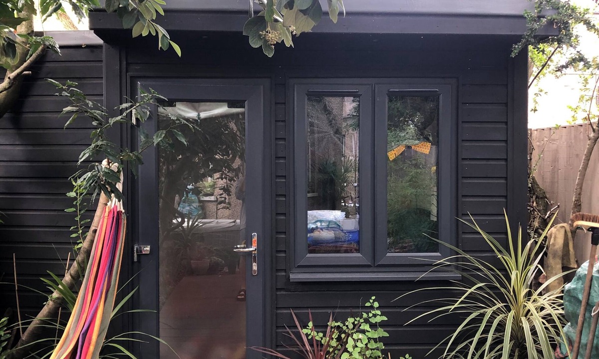North Kensington Apartment | Oasis Garden tiny independent studio-like in Notting Hill area (W12) West London