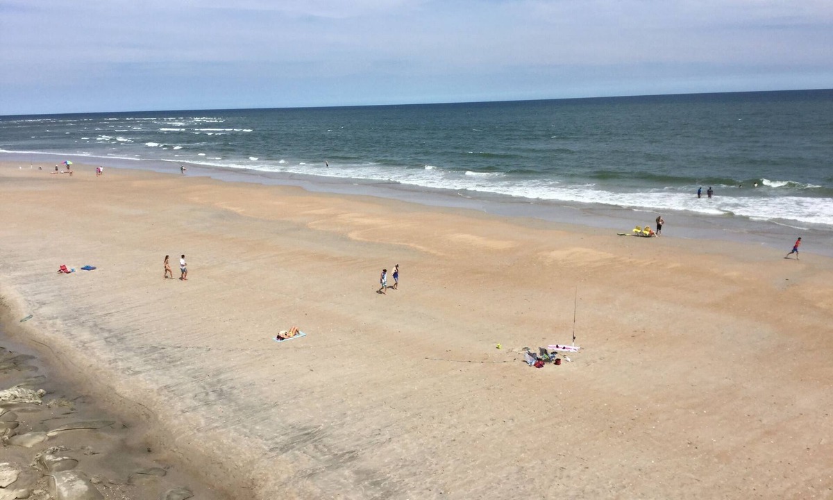 Sneads Ferry Condo | OCEANVIEW TOPSAIL ISLAND BEACH CONDO 1BR 1BA KING BED SNOWBIRD FRIENDLY
