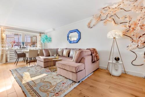 Knightsbridge Apartment | PANORAMIC Apartment with Terrace on HARRODS
