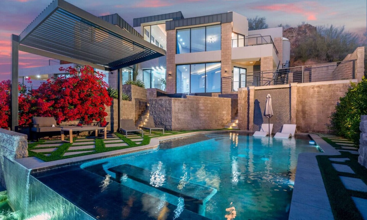 Camelback East House | Panoramic City Views Modern Infinity Pool