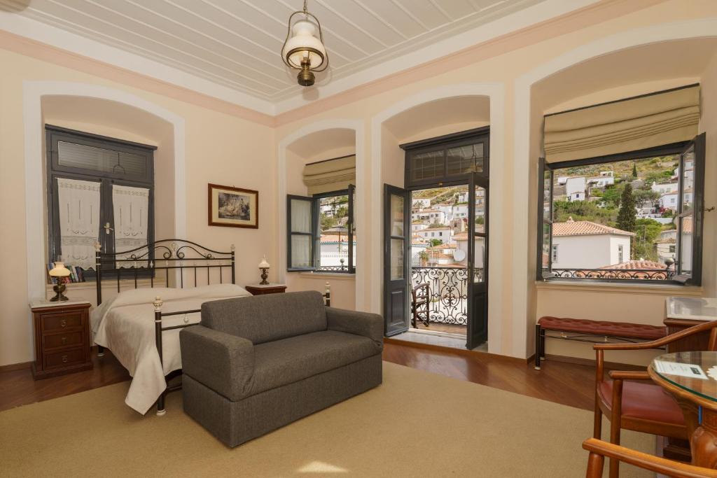 idhra House | Phaedra Hotel