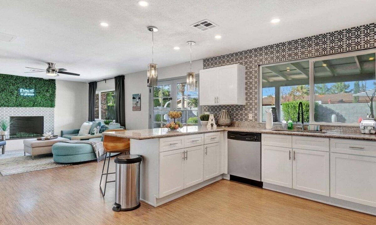 Tami Estates Cottage | Poinsettia