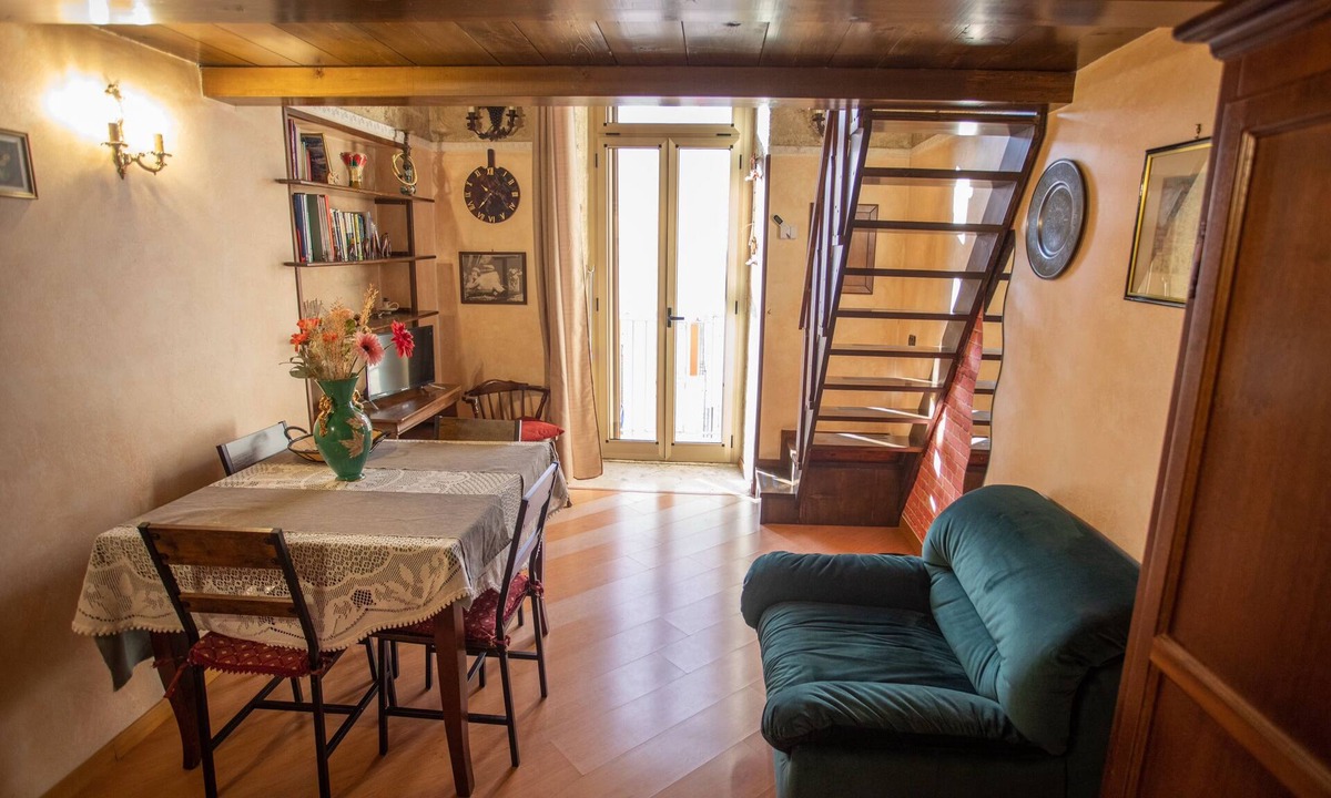 Municipio 3 Apartment | Rustic bivouac with balcony-your relaxing retreat between the sea and downtown