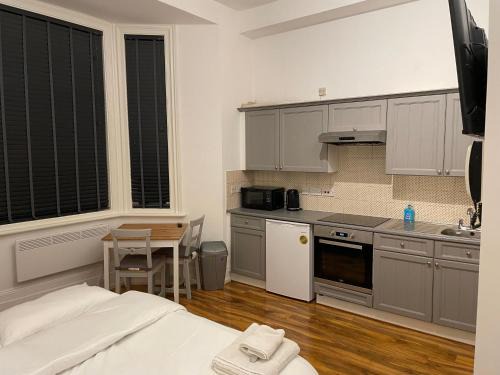 Acton Apartment | Self Contained Studio Flat Acton Central West London