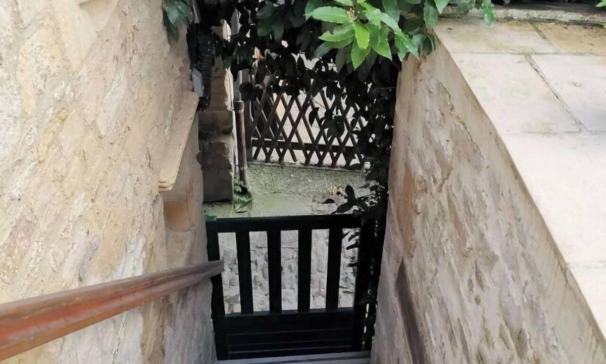 Haie Vigne Apartment | Separate master suite, 18th century residence