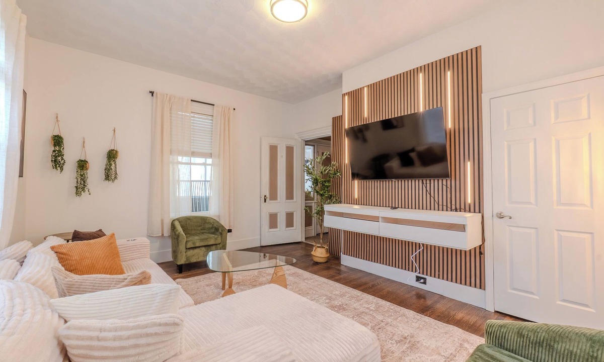 South Medford Apartment | Spacious 4Bed-2Bath near Boston-4min away from Tufts