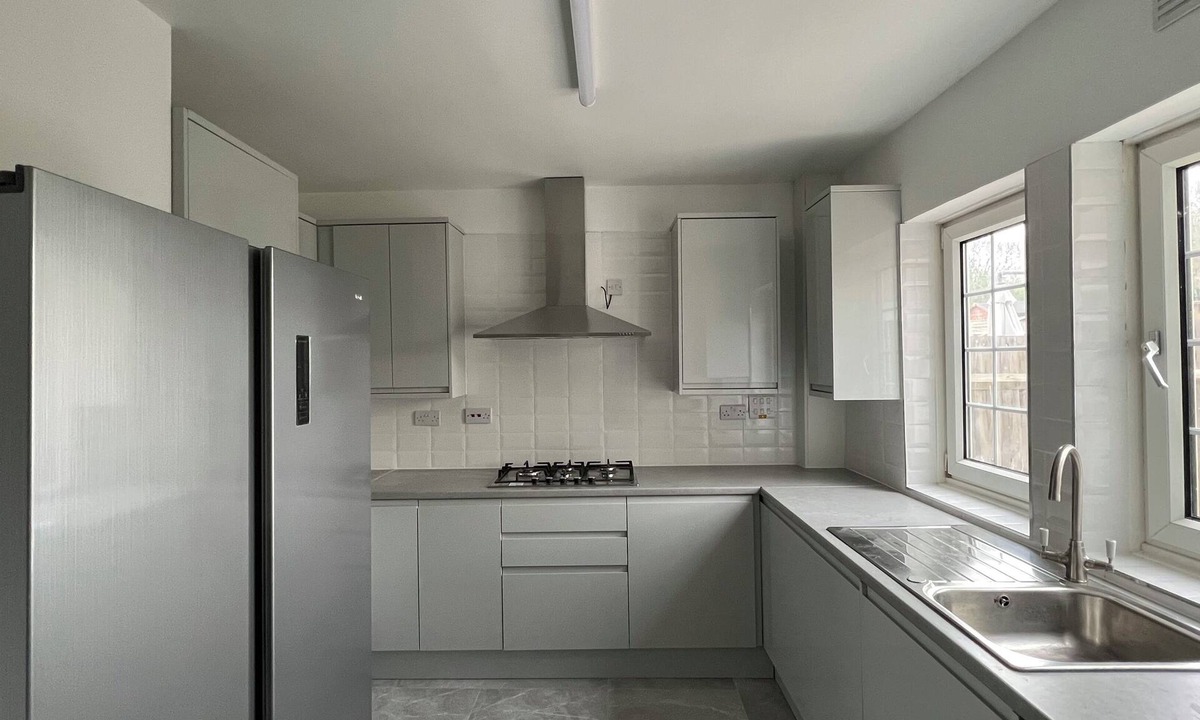 Kidbrooke with Hornfair House | Spacious 5 Bedroom House | Garden, Parking, Ensuite | Near Greenwich & O2 Arena