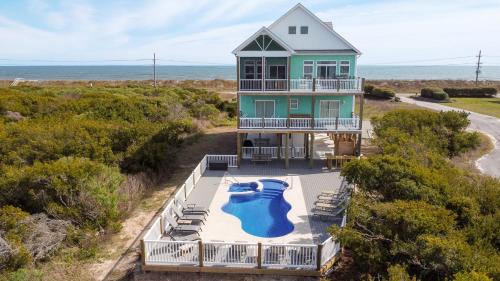 Sneads Ferry House | Spacious 8-bedroom oceanview house in North Topsail Beach, perfect for gatherings!