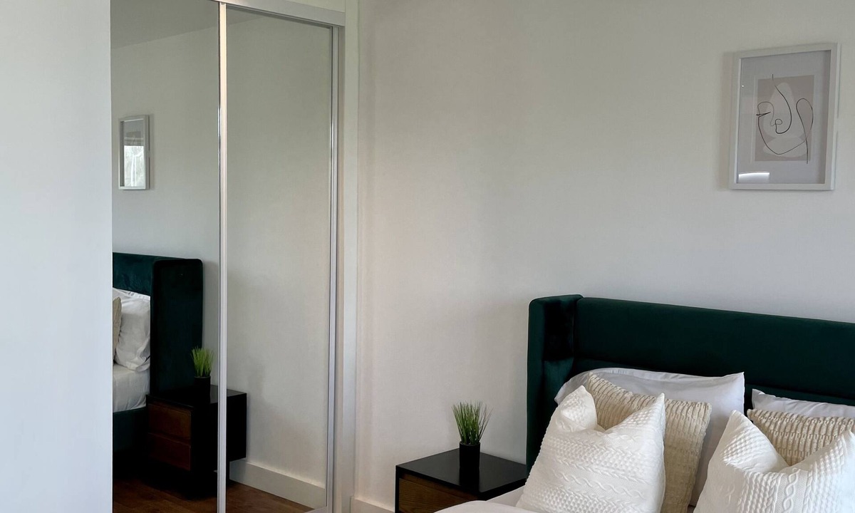 Gascoigne Apartment | Spacious modern studio apartment in London