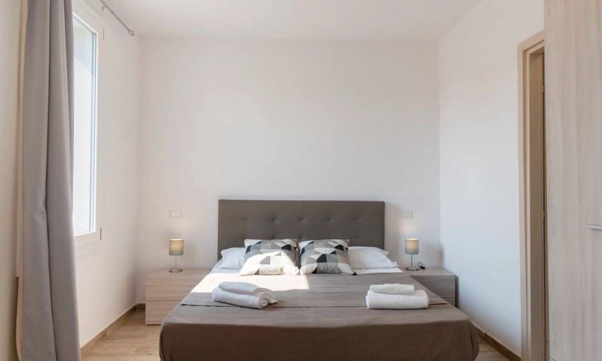 Peraga House | Spacious room with private bathroom is part of the San Vincenzo Rooms Guest House and is perfect for 2 guests. The accommodation is located in the renovated building in Vigonza, which is 10 minutes by car from the center of Padua and on the direct route