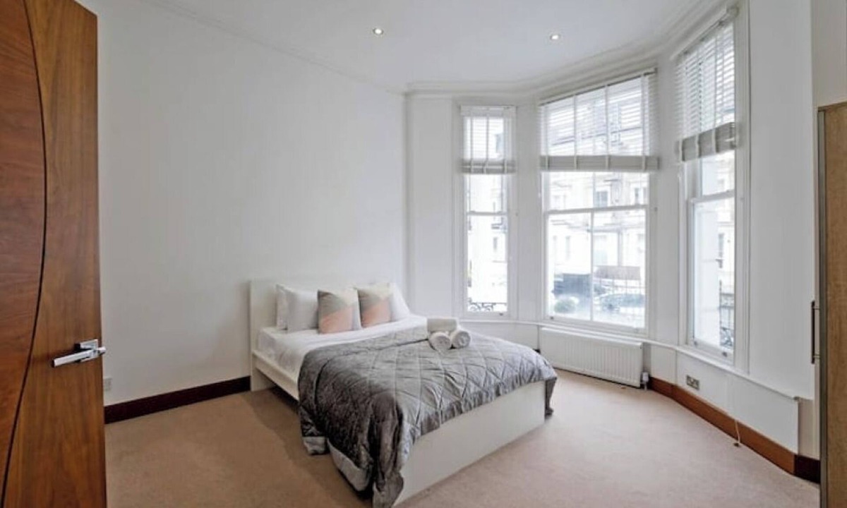 Addison House | Stylish Garden Retreat Near Holland Park & Westfield