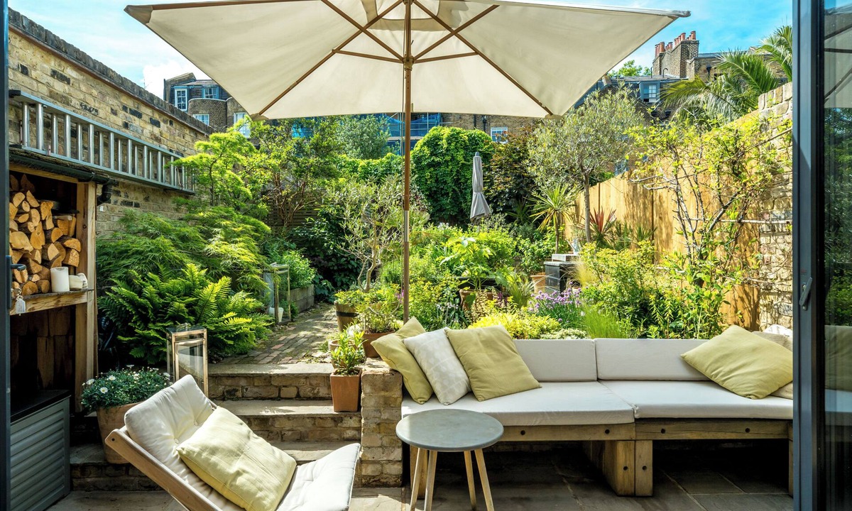 Elephant and Castle House | The Hayles House -Stylish London Stay with Garden
