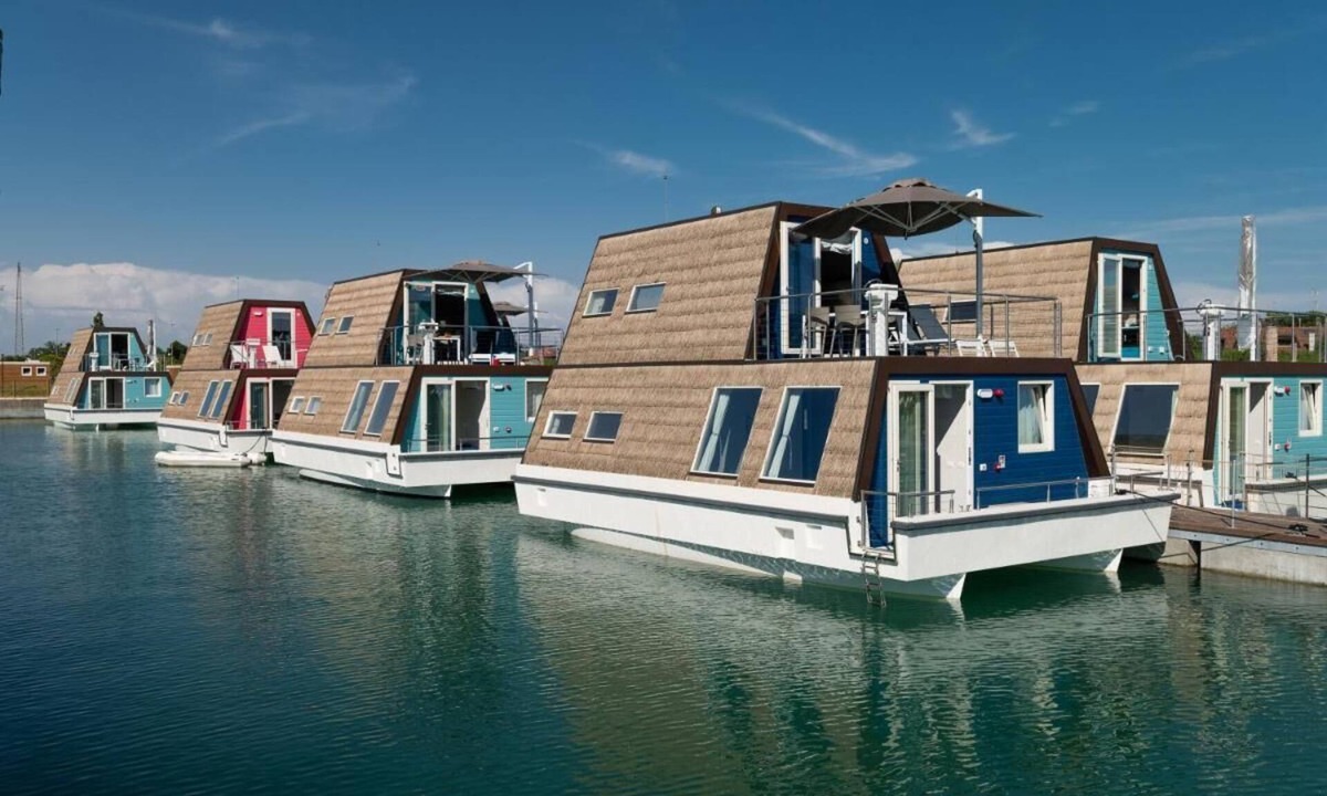 Lignano Sabbiadoro Boat Rental | Tranquil Marina Azzurra Resort House boat 2 Bedroom sleeps 6 A