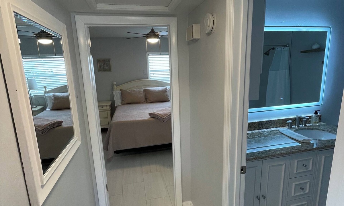 Davis Islands House | Tranquil Renovated Davis Islands Apartment