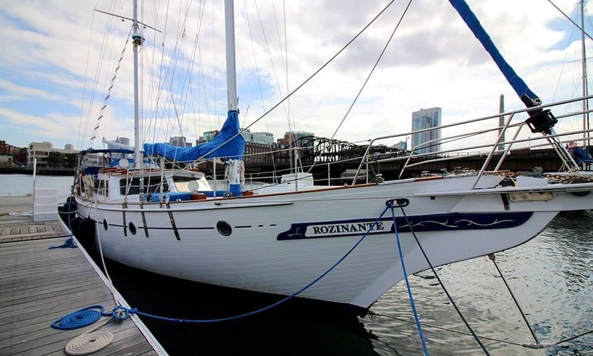 Thompson Square - Bunker Hill Boat Rental | Unique Sailboat Vacation in the Constitution Marina of Boston, Massachusetts