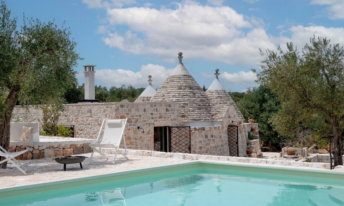 Castellana Grotte House | Villa 'Trulli Di Titti Countryhouse' with Private Garden, Wi-Fi and Air Conditioning
