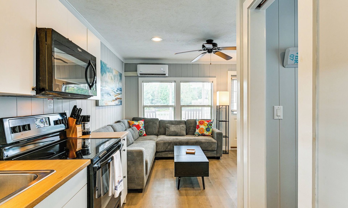 Sherrills Ford Cottage | Waterfront Living & Resort Perks! Lake Norman Stay