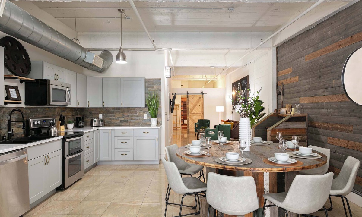 Gaslamp Quarter Apartment | Woolworth Loft - Modern 3BR Apt Steps from Gaslamp