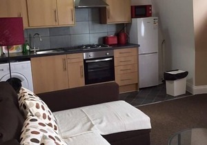 Studio 7 minutes’ walk from Ilford Rail Station