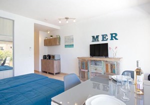 Studio Climatisé Proche Plage et Commerces avec Balcon, Wi-Fi et Parking - FR-1-466A-16